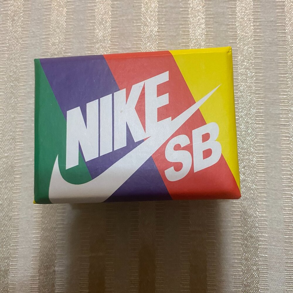 MINIATURE  NIKE AIR DUNK SHOES (5 INCHES IN LENGTH) ORIGONAL BOX NEW